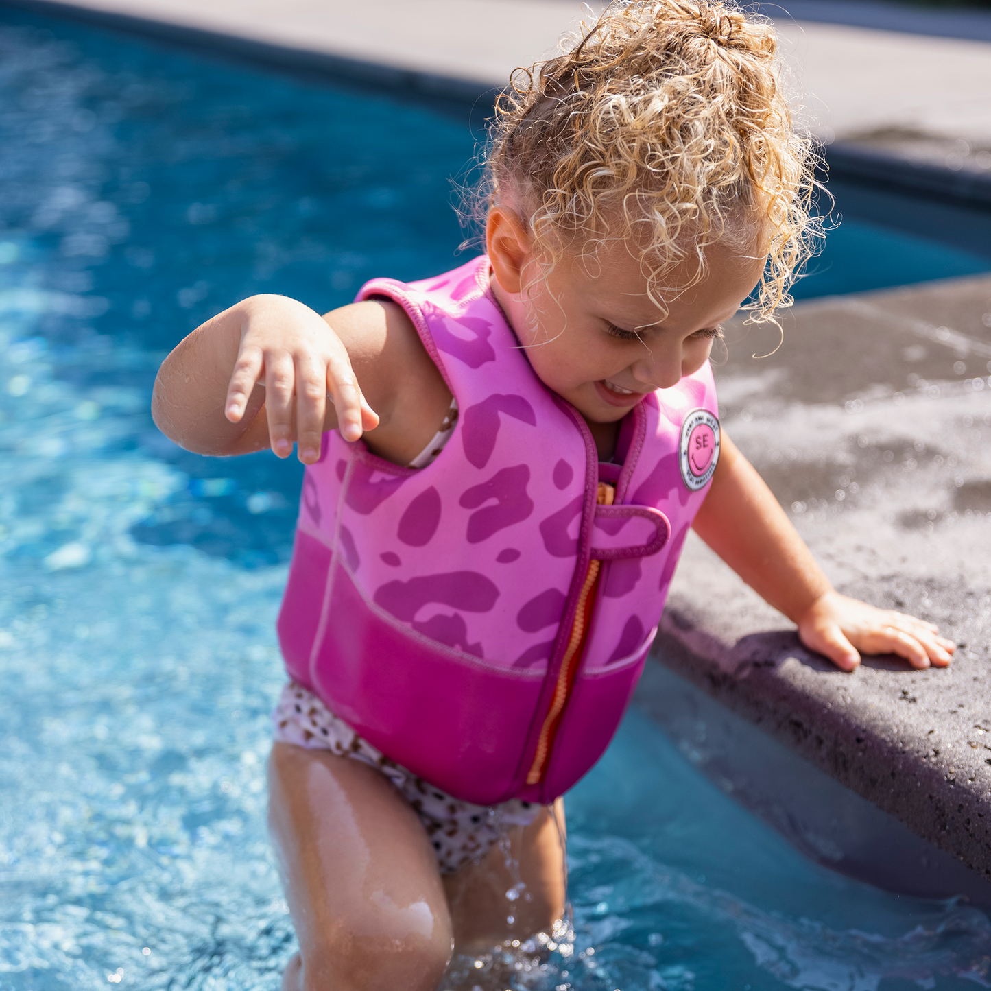 Neon Pink Leopard Swimming Vest 3-6 years 18-30 kg by Swim essentials