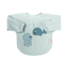Load image into Gallery viewer, Sleeved bib 6-18m Sea friends by Done by Deer
