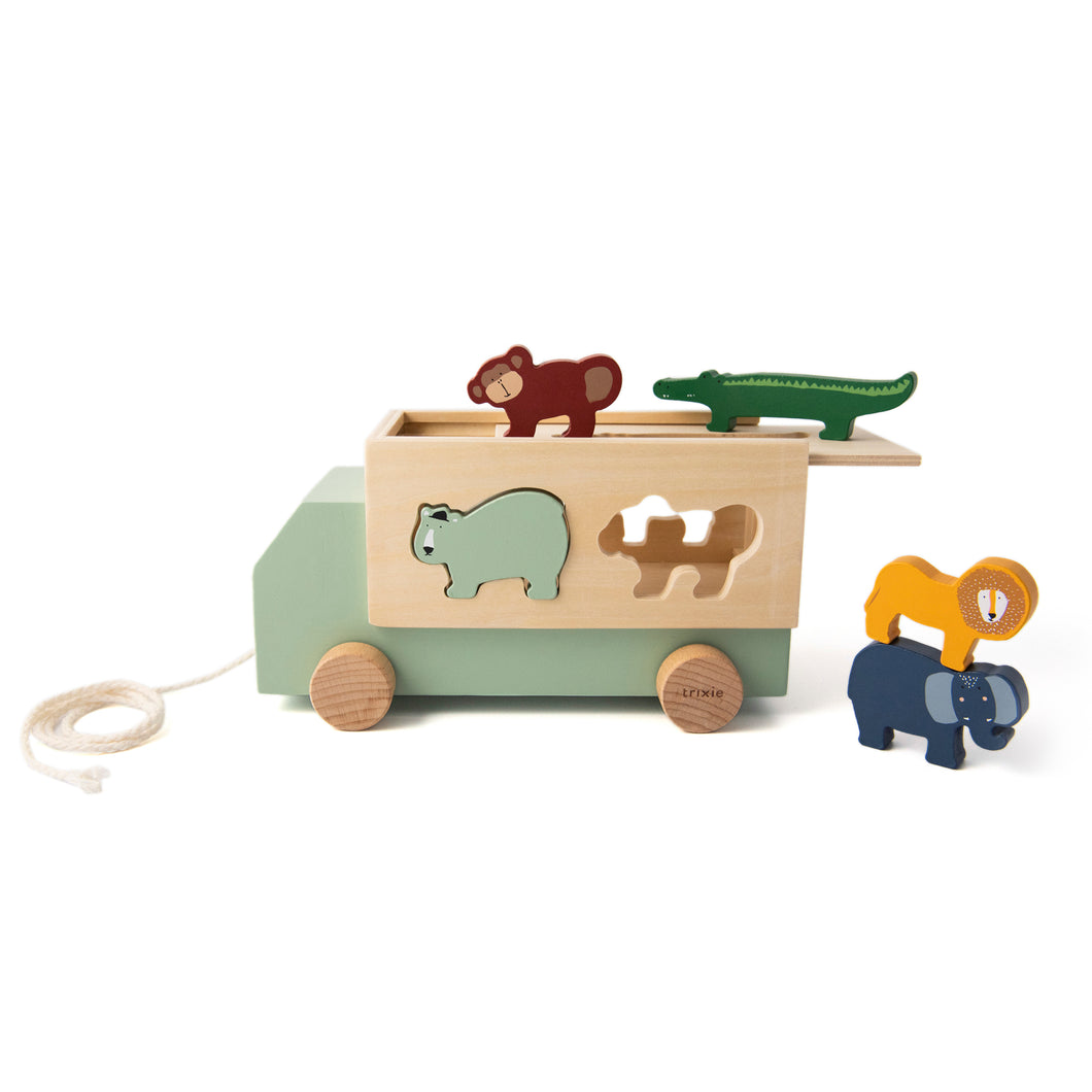 Wooden animal truck by Trixie